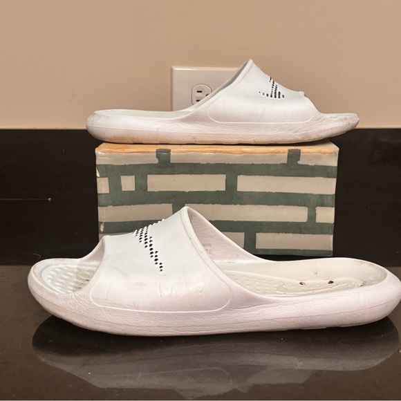 Nike Herren Victori One Bianco Sneakers Men’s 10 / Women’s 11 - Picture 1 of 7